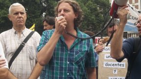 Castillo: "El alto acatamiento al paro docente es un claro mensaje contra la política antieducativa de Scioli"