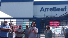Del Caño y Dellecarbonara acompañan a los trabajadores del frigorífico ArreBeef en lucha
