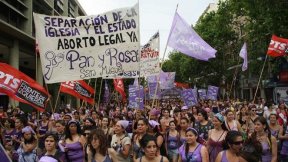 Miles de mujeres repudiaron la reaccionaria reforma del Código Civil y se pronunciaron por la legalización del aborto
