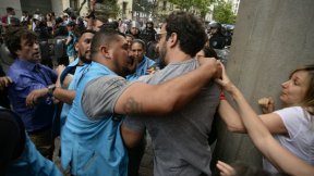 Bregman y Del Corro: "Si Santilli va a ser el nuevo jefe de Seguridad, que explique quién nos gaseó y golpeó en sesión por UniCABA"
