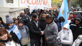 Nicolás del Caño y Noelia Barbeito acompañaron a los obreros de La Colina en Mendoza 