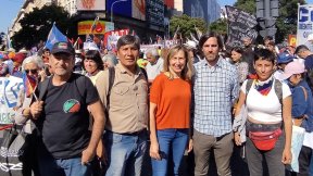 Alejandro Vilca y Natalia Morales acompañaron a comunidades indígenas en CABA: “Apoyamos su reclamo contra la Reforma”