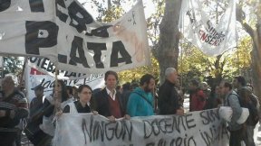 Christian Castillo estuvo apoyando a los docentes en reclamos por el no pago de sus salarios