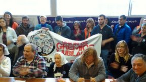 Bregman: “Vinimos a manifestar a Bertone que no vamos a dejar solos a los trabajadores fueguinos”