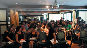 Centenares de trabajadores y estudiantes toman en sus manos “El Capital”