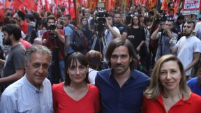 El Frente de Izquierda cerró su campaña frente al Consulado de Chile