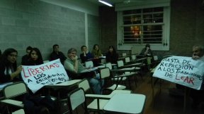 LEAR: Estudiantes y docentes de la UNQ contra la represión y por la libertad de los detenidos.
