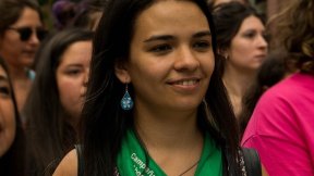 Alejandra Arreguez: “Las mujeres llevamos nuestro repudio al Concejo Deliberante”