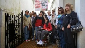 Ordenan detener al policía que baleó a Carla Lacorte