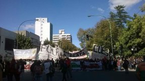 Miles de estudiantes, docentes y trabajadores movilizaron al Senado provincial por el Boleto Educativo Gratuito