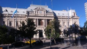 Gastón Remy: “El superávit fiscal Morales lo obtiene ajustando el salario de los estatales”