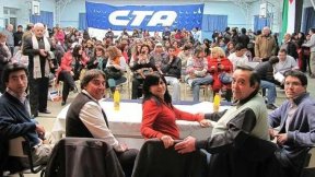 Secretario adjunto de CTA Chubut intentó golpear a miembro de Juventud del PTS en acto por la Masacre de Trelew