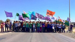 El Paro Internacional de Mujeres comienza con una acción en la Ruta 7