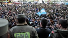 "Los prefectos y gendarmes son represores, no trabajadores"