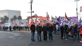 El PTS-Frente de Izquierda realiza un corte total frente al Casino
