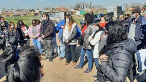 Del Caño en La Matanza: “Sin un plan de viviendas urgente familias enteras seguirán viviendo en un basural mientras los bancos se la llevan en pala”