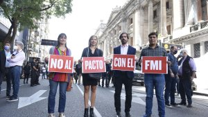 "El Presidente no dice la verdad cuando afirma que no va a haber ajuste y que no se doblega la soberanía nacional"