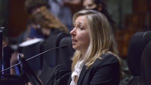 Bregman pide informes ante virtual privatización del sistema de vacunación en la Ciudad