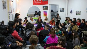 Bregman en el Barrio Mugica: "Durante el gobierno del FDT le sacaron a los trabajadores para darle a los empresarios"