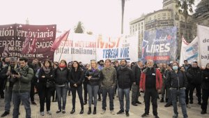 La izquierda marchó a Plaza de Mayo contra el ajuste del Gobierno y por el triunfo de las luchas