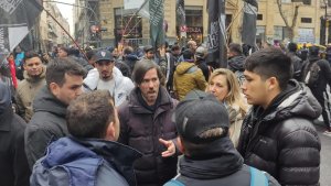 Diputados del FIT marcharon junto a trabajadores del neumático y llaman a movilizar el 9 de Julio